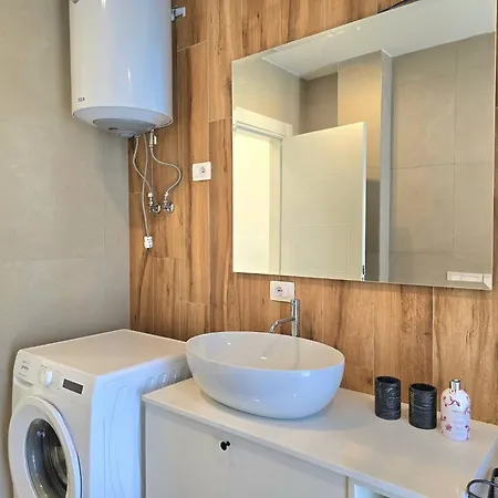 Comfortable For Six Guests *